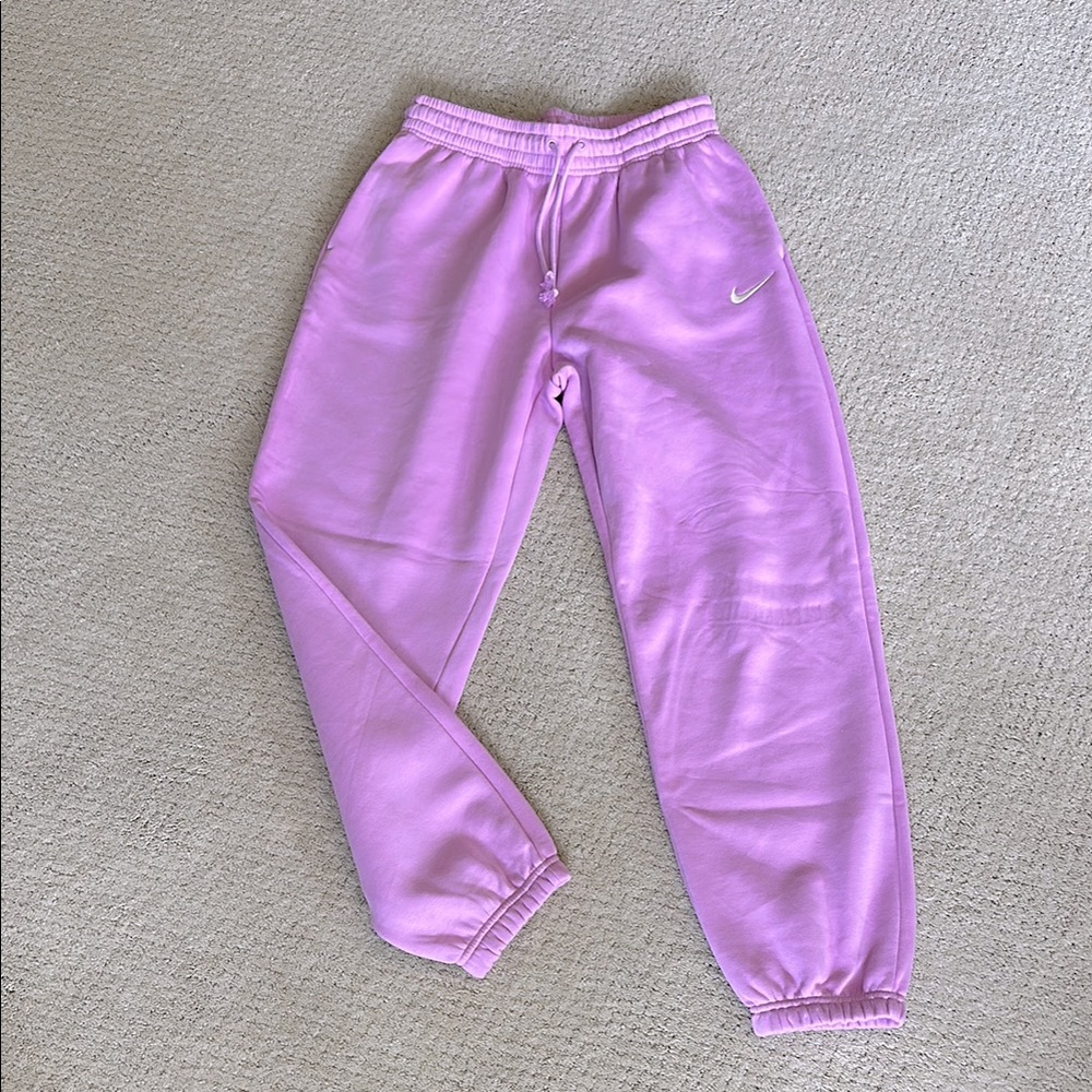 Nike Women’s Lilac Sweatpants